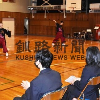 阿寒高で新入生を踊りで歓迎　行事や教職員も紹介(2023-04-16)