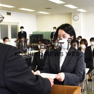 根室で教員生活スタート　市教委３８人に辞令交付(2023-04-10)