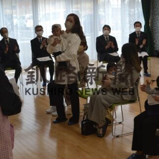 新入園児１１人心弾ませ　白糠こども園入園式(2023-04-08)