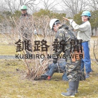 動物園内の樹木剪定奉仕　今年も造園技能士会(2023-04-18)