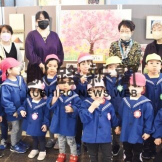 園児一堂「ひかりのさくら」作製　釧路でパステル画教室展　小泉さん指導(2023-05-20)