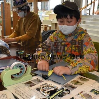 パラコードで鈴作り　霧多布湿原センターで散策も(2023-05-04)