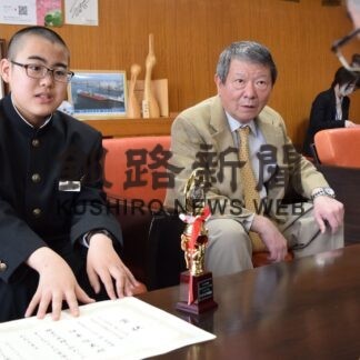 伊東さん「プロ目指す」　囲碁全国大会の結果報告(2023-05-11)