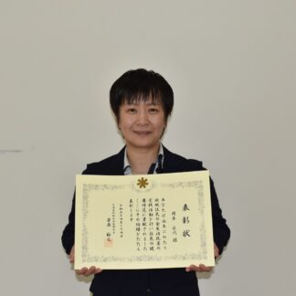 ２３年度釧路総合振興局局長表彰　2人に表彰状を贈呈(2023-05-12)