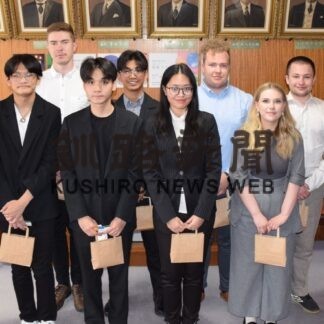 「自然や食を楽しみたい」　留学生８人が市長表敬(2023-05-19)