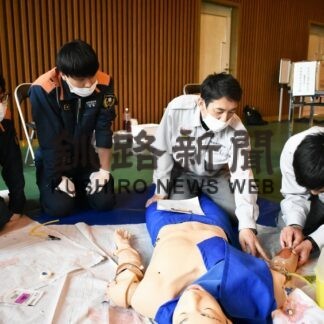 静脈路確保 本番さながら　釧路管内救急救命士が研修(2023-05-27)