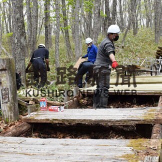 釧路湿原展望台の遊歩道を修繕　大同工業　(2023-05-23)