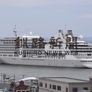 道内今年は寄港ラッシュ延べ１１８回　釧路は１１隻１３回、羅臼、根室にも(2023-05-06)