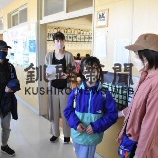 不審者や地震時、安全に親元へ　共栄小で引き渡し訓練(2023-05-16)