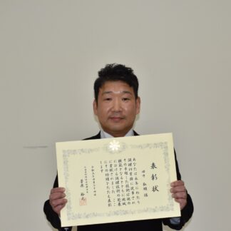 ２３年度釧路総合振興局局長表彰　2人に表彰状を贈呈_1(2023-05-12)