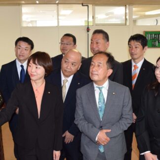 新人議員９人初登庁　釧路発展に決意新た(2023-05-12)