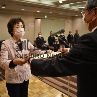釧路方面安全運転管理者協会　９事業所２１人表彰(2023-05-11)