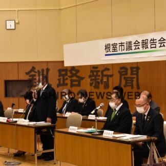 市民から厳しい意見も　根室市議会が４年ぶり報告会【根室】(2023-06-25)