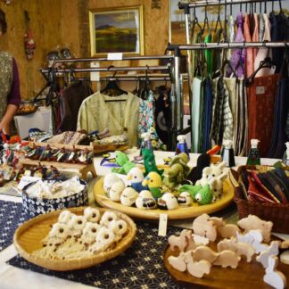 地域住民の手作り作品一堂に　渡辺さん工房で展示会【鶴居】(2023-06-09)