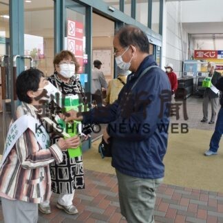 緑化運動、活動理解を　世話人会が募金活動【釧路市】(2023-06-14)