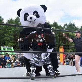 パンダ参戦 会場盛り上げ　新根室プロレス【別海】(2023-06-04)