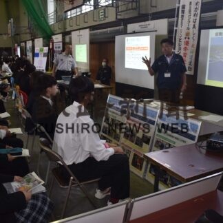 地元就職 聞き取り真剣　企業説明会、根室高生ら参加【根室】(2023-06-27)