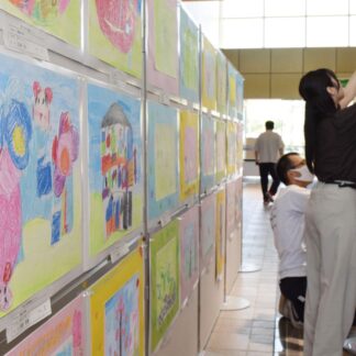 児童が平和への思い描く　絵画コンクール作品展【釧路市】(2023-07-29)