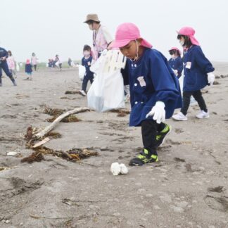 一管釧路航空基地 恋問海岸清掃に汗【白糠】(2023-07-03)