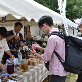 地元グルメ商品「つい買っちゃう」　標茶でマルシェ【標茶】(2023-07-30)