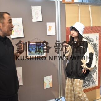 掛け軸や墨絵詩書展示　旭川の小林さんが個展【釧路市】(2023-07-07)