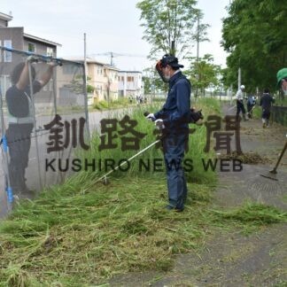 通学路すっきり　本田組が草刈り奉仕活動【釧路市】(2023-07-13)