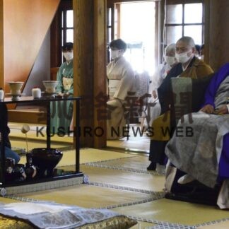 神仏や御霊にお茶ささげる　表千家同門会が献茶式【釧路市】(2023-07-16)