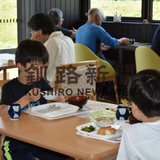 いなりや豚汁「おいしい」　こども・わくわく食堂　【鶴居】(2023-07-03)