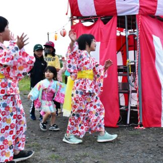 宝西と鉄南町会、子供らやぐら囲み４年ぶりの盆踊り【根室】(2023-07-15)