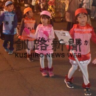 子供たち元気に仮装盆踊り披露【根室】(2023-07-24)