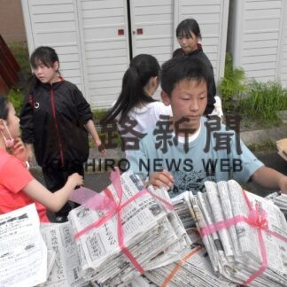 阿寒中生徒が地域の古紙回収【釧路市】(2023-07-04)