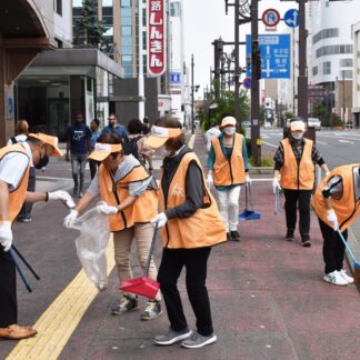たばこ組合とＪＴが清掃活動【釧路市】(2023-07-29)