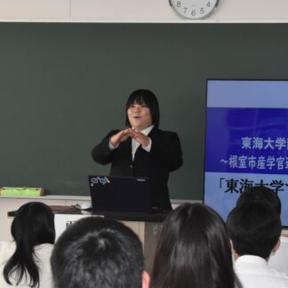 将来の進路考える　根室高で東海大静岡キャンパス生が講演【根室】(2023-07-27)