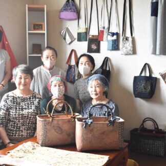 手芸サークル「姦し会」が作品展　【釧路市】(2023-07-06)