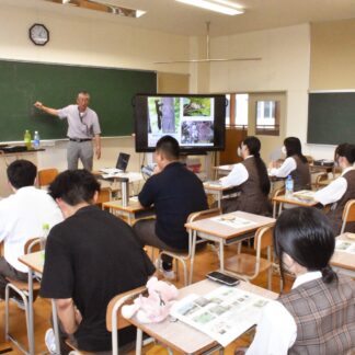 森林生態系を学ぶ　外部講師招き、別海高で講座【別海】(2023-07-30)
