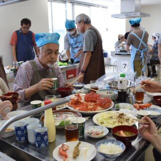 釧路の農水産物味わう　長期滞在者が料理教室【釧路市】(2023-07-30)