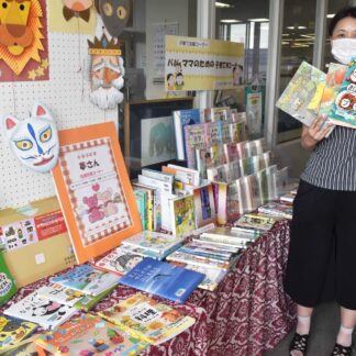 「夢さん」寄贈　絵本や児童図書並ぶ(2023-08-01)