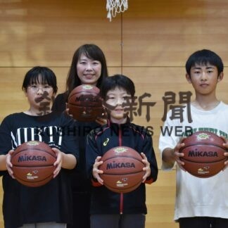 レバンガが４小学校にボール寄贈【弟子屈】(2023-07-09)