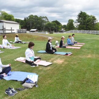 自然の中でヨガ満喫　ふれあいホースパークで体験会【釧路市】(2023-07-06)