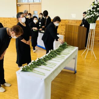 遺族ら冥福祈り、平和への誓い新た　町殉公者追悼式【白糠】(2023-08-06)