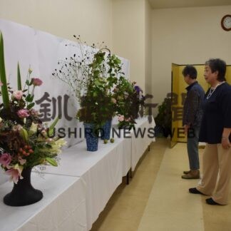 精魂込めた力作並ぶ　釧路で２団体が花展【釧路市】_1(2023-08-26)