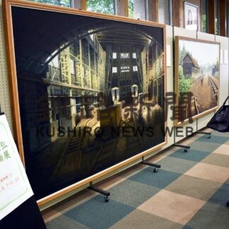 道展入賞の鈴木秋弘さんの油絵２点展示【中標津】(2023-08-23)