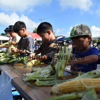 トウモロコシ早むきに挑戦　しべちゃ夏まつり【標茶】(2023-08-18)
