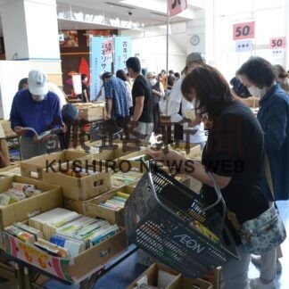 お好みの古本品定め　イオン釧路昭和でリサイクル市【釧路市】(2023-08-13)