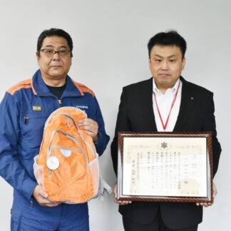 屈斜路郵便局に感謝状　弟子屈消防署【弟子屈】(2023-08-07)