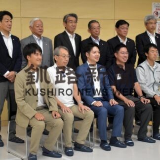 地域おこし協力隊を支援　なおみちカフェ、知事が鶴居視察【鶴居】(2023-08-09)