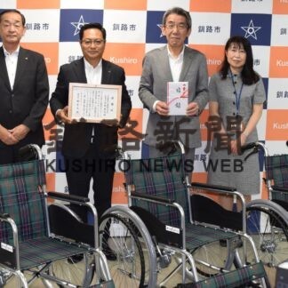 宮坂建設工業が市に車椅子を寄贈　福祉充実に役立てて【釧路市】(2023-08-11)