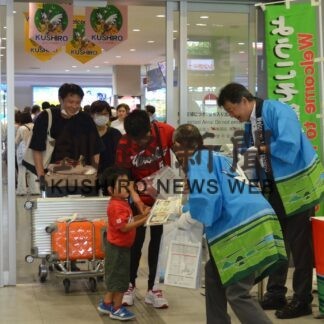 「ようこそ涼しい釧路へ」　伊丹線２年ぶり季節運航開始【釧路市】(2023-08-12)