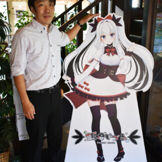 「鶴居いづる」等身大パネル　ホテルＴＡＩＴＯにお目見え【鶴居】(2023-08-08)