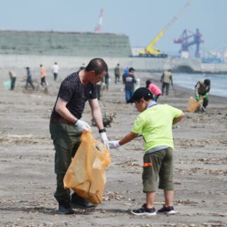 海岸のごみ 再利用　山拾村上商店【釧路市】(2023-08-10)